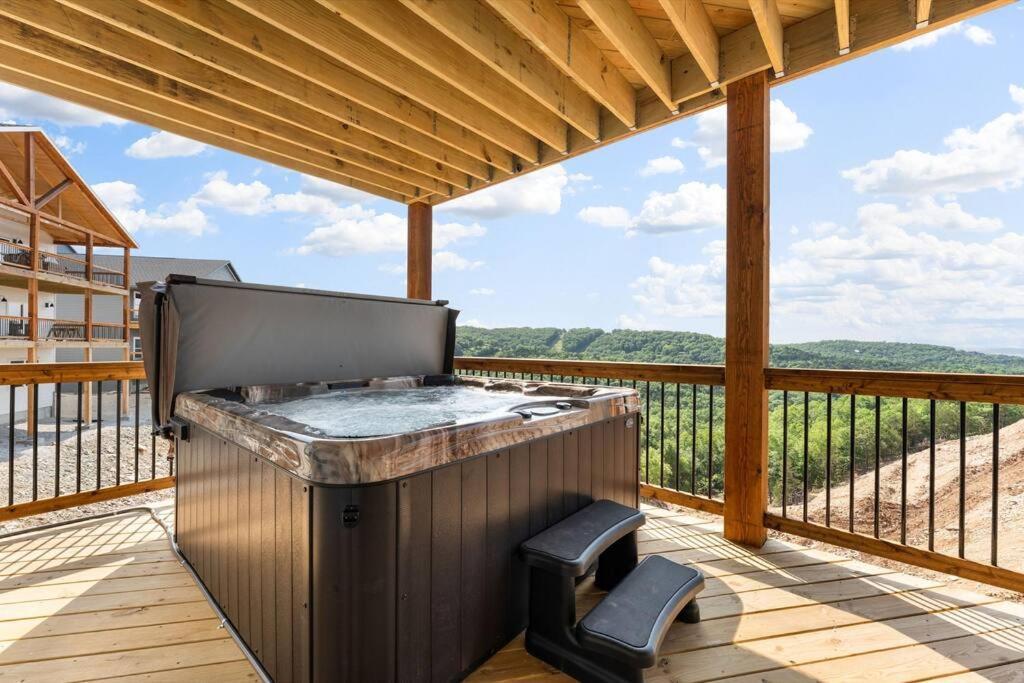 The Lake Fish-Amazing Views-Sleeps 24-Indoor-Outdoor Pools Branson Extérieur photo